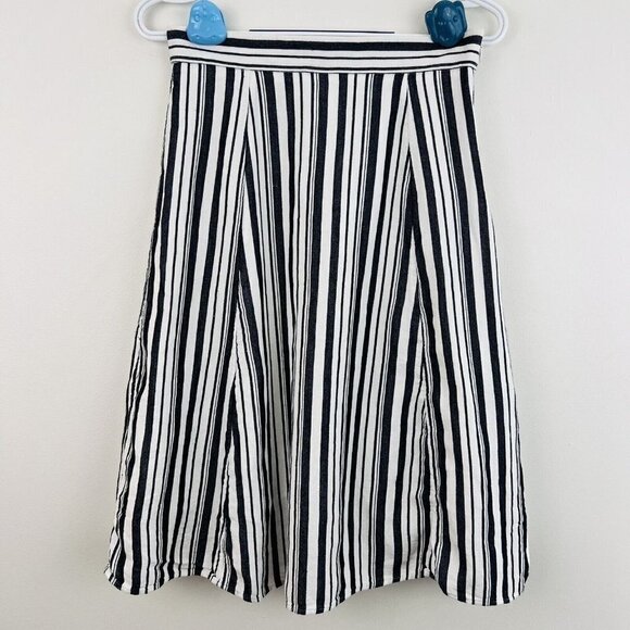 LOFT Dresses & Skirts - 🎉Clearance🎉Loft Black & White Striped Cotton Lined Flowy Skirt ~ Size 2